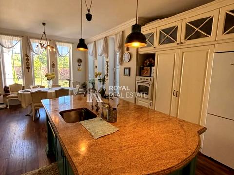 будинок за адресою центральна, 7