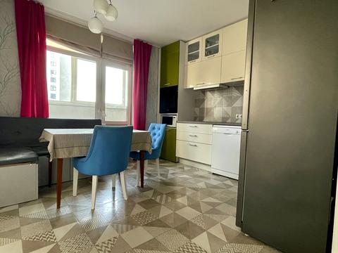 квартира за адресою Авіаконструктора Ігоря Сікорського вул. (Танкова), 4-В