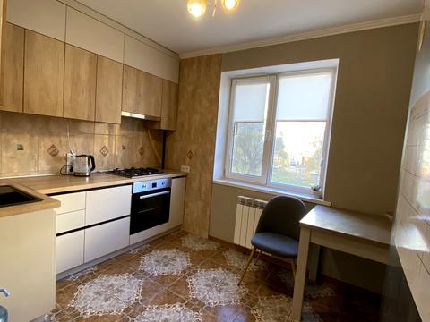 квартира за адресою Володимира Момота вул., 42