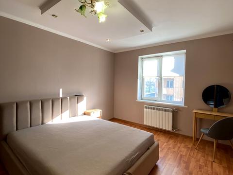 квартира за адресою Володимира Момота вул., 42