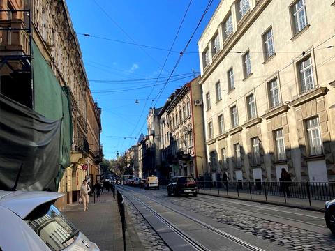 коммерческая по адресу Гетьмана Дорошенко ул. (Жовтневая), 30