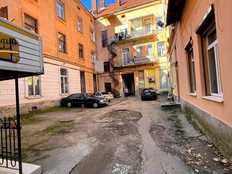 коммерческая по адресу Гетьмана Дорошенко ул. (Жовтневая), 30