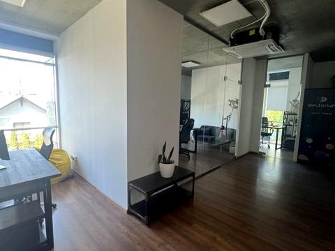 комерційна за адресою Угорська, 12