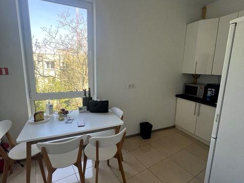 комерційна за адресою Угорська, 12