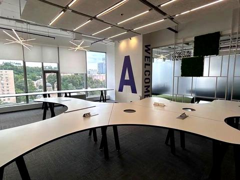 комерційна за адресою Спортивна пл., 1