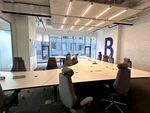 комерційна за адресою Спортивна пл., 1