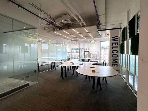 комерційна за адресою Спортивна пл., 1