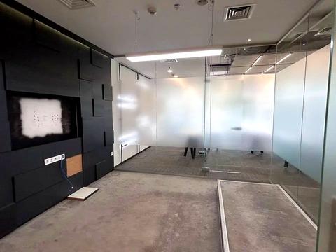 комерційна за адресою Спортивна пл., 1