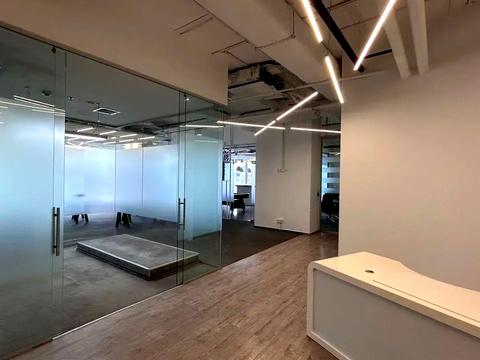 комерційна за адресою Спортивна пл., 1