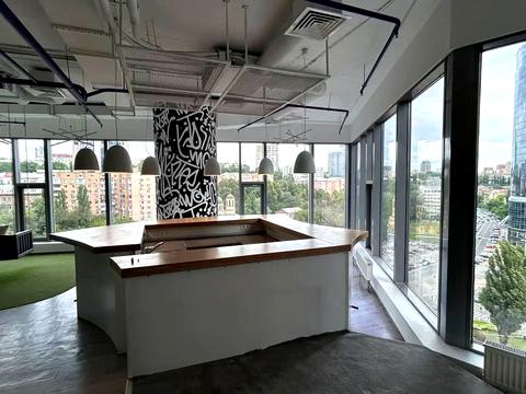 комерційна за адресою Спортивна пл., 1