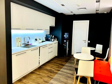 комерційна за адресою Спортивна пл., 3