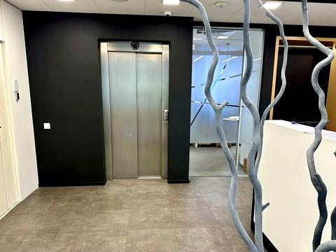 комерційна за адресою Спортивна пл., 3