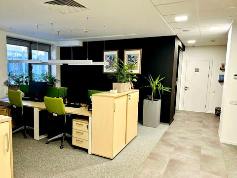 комерційна за адресою Спортивна пл., 3