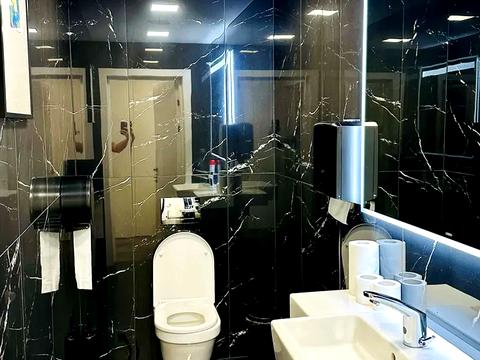 комерційна за адресою Спортивна пл., 3