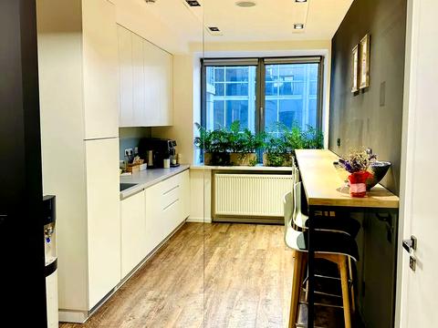 комерційна за адресою Спортивна пл., 3