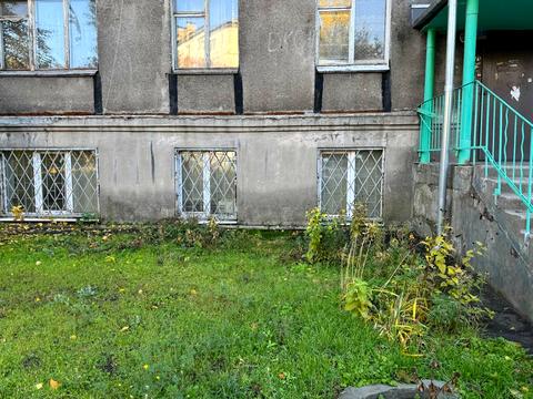 комерційна за адресою Калинова вул., 68