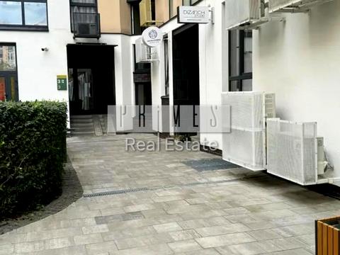 комерційна за адресою Салютна вул., 2-Б