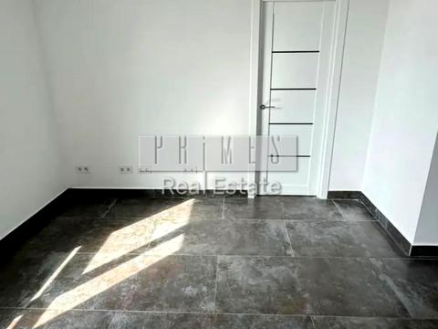 комерційна за адресою Салютна вул., 2-Б