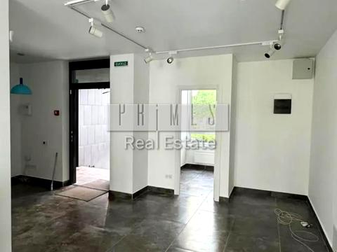 комерційна за адресою Салютна вул., 2-Б