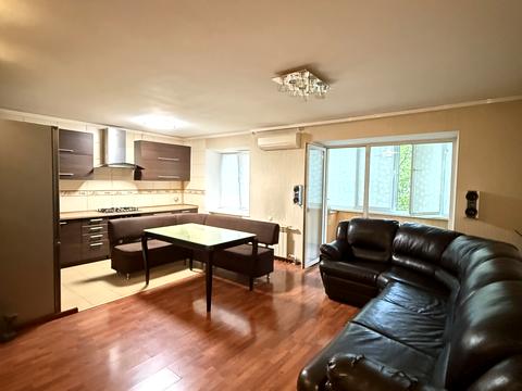 квартира за адресою Дніпровська вул. (Леппіка), 4