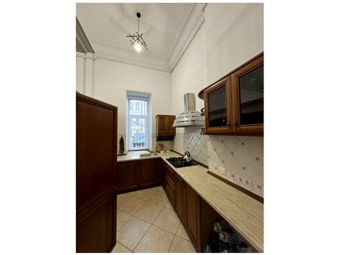 комерційна за адресою Михайла Грушевського вул., 16