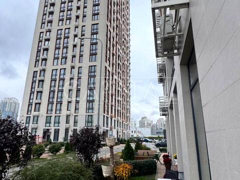 комерційна за адресою Дніпровська набережна вул., 18-Б