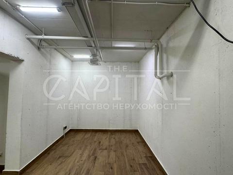 комерційна за адресою Дніпровська набережна вул., 18-Б