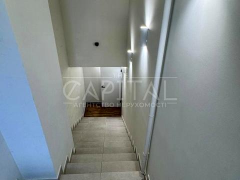 комерційна за адресою Дніпровська набережна вул., 18-Б