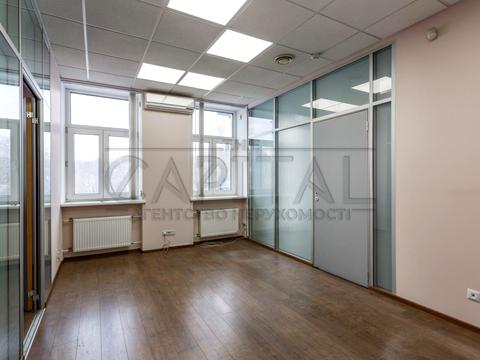 комерційна за адресою Музейний пров., 7