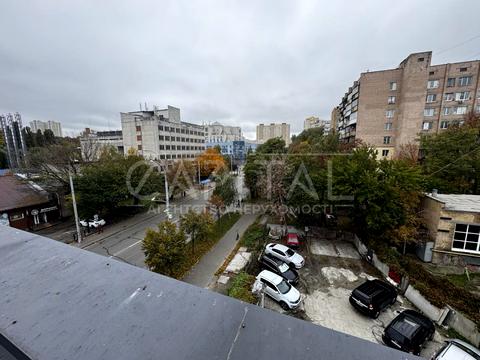 комерційна за адресою Мостицька вул., 4