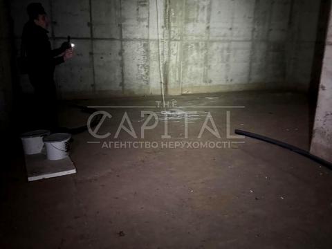 комерційна за адресою Мостицька вул., 4