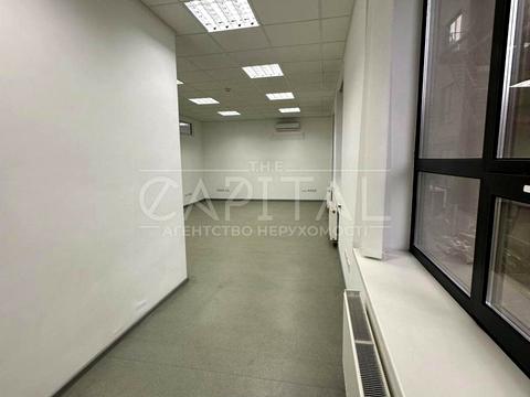 комерційна за адресою Красилівська вул., 7