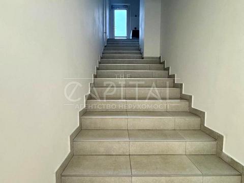 коммерческая по адресу вул. Дніпровська наб., 18