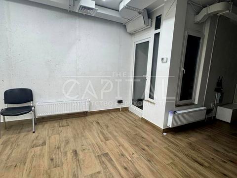 комерційна за адресою Дніпровська набережна вул., 18-А