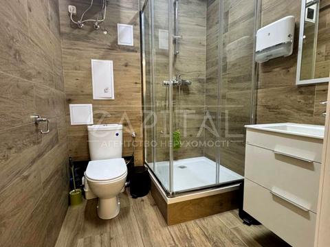 комерційна за адресою Дніпровська набережна вул., 18-А