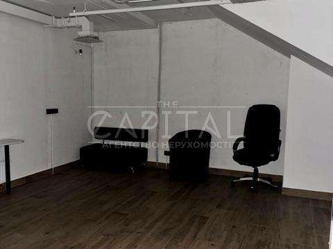 комерційна за адресою Дніпровська набережна вул., 18-А