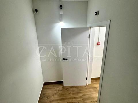 комерційна за адресою Дніпровська набережна вул., 18-А