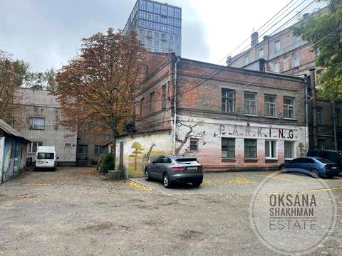 комерційна за адресою Дмитра Яворницького просп. (Карла Маркса), 76/1