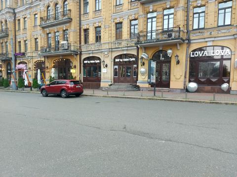 комерційна за адресою Велика Васильківська вул. (Червоноармійська), 1-3