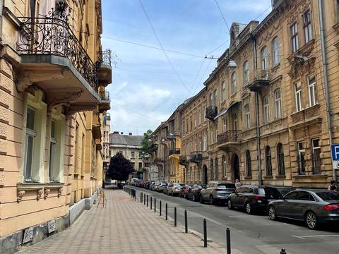 комерційна за адресою Олександра Кониського вул. (), 3