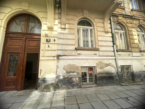 комерційна за адресою Олександра Кониського вул. (), 3