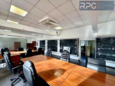 комерційна за адресою Миколи Міхновського бульв. (Дружби Народів), 13