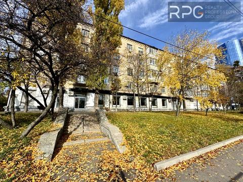 комерційна за адресою Миколи Міхновського бульв. (Дружби Народів), 13