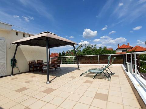 будинок за адресою с. Бурлача Балка, Лунная