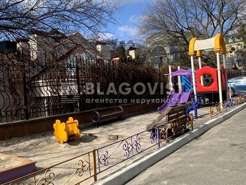 комерційна за адресою Круглоуніверситетська вул., 18/2