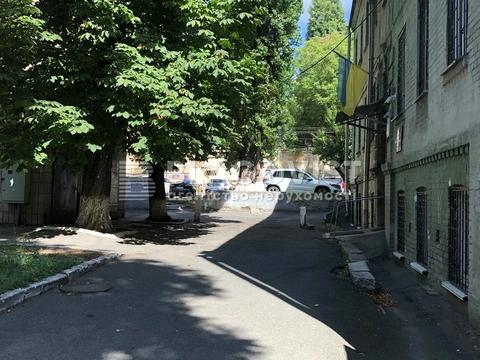 комерційна за адресою Круглоуніверситетська вул., 18/2