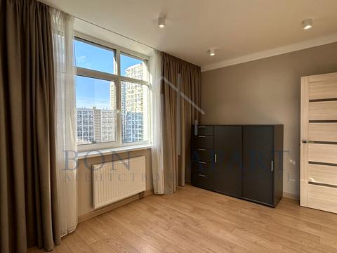 квартира за адресою Олександра Олеся вул., 4-Б