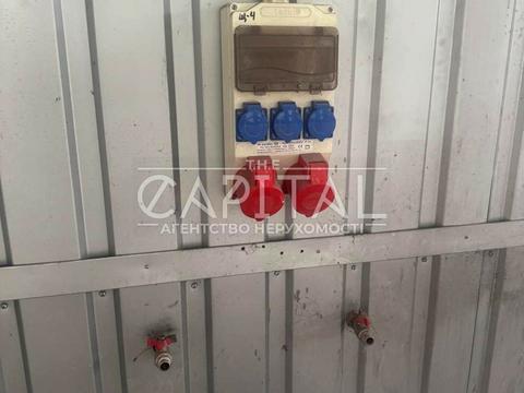 комерційна за адресою Пухівська вул., 15