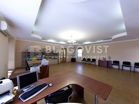 комерційна за адресою Інститутська вул., 22/7