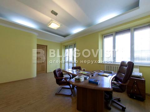 комерційна за адресою Інститутська вул., 22/7